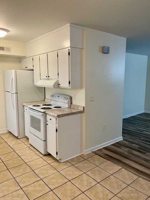 Building Photo - 2 bed, 1 bathroom duplex   - Seneca, SC