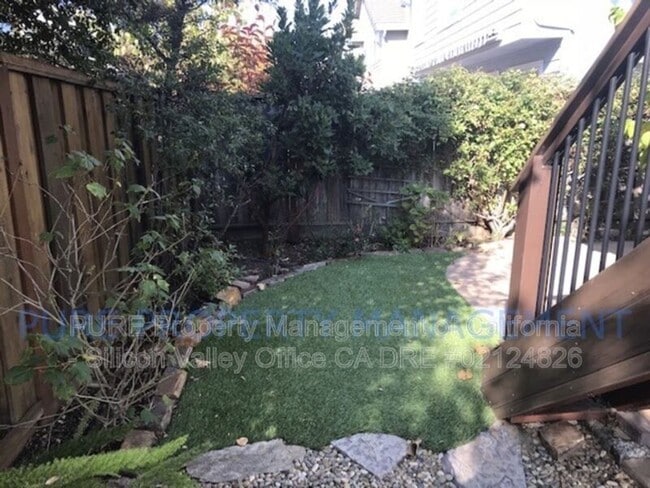 Building Photo - 587 Skypark Dr