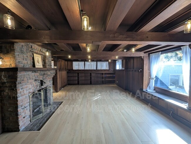 Building Photo - 1529 Josephine St