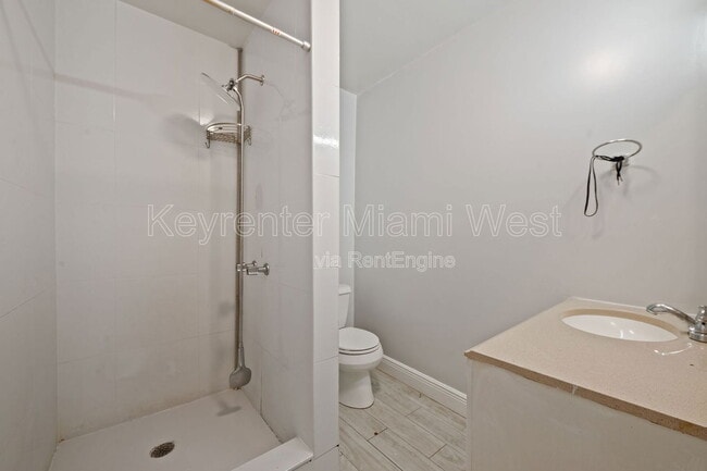 Building Photo - 826 SW 14th St