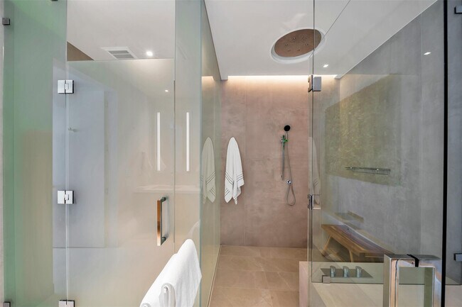 Building Photo - 2311 SE 17th St