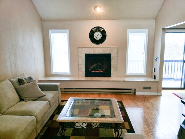 Building Photo - Large Furnished Townhome in Loch Haven Hills