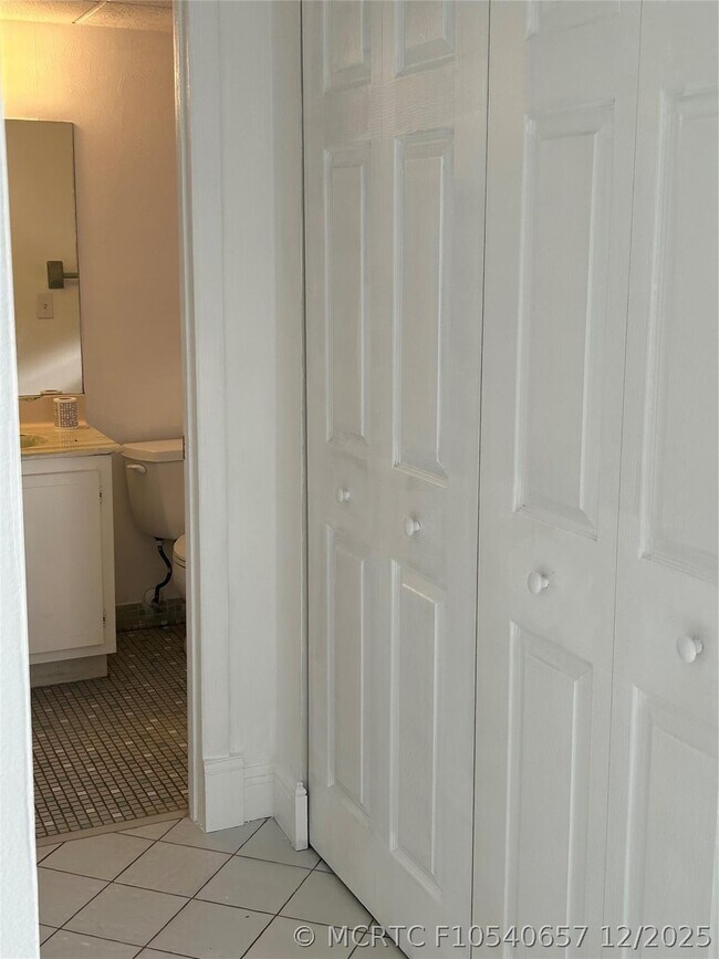 Building Photo - 7807 Golf Cir Dr