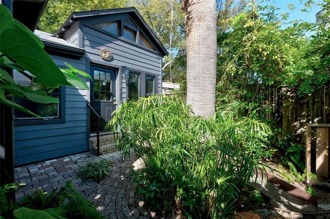 Building Photo - 3700 1/2 Kerbey Ln