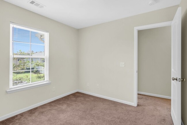 Building Photo - 3 Bedroom 2.5 Bathroom Townhome in Richmon...