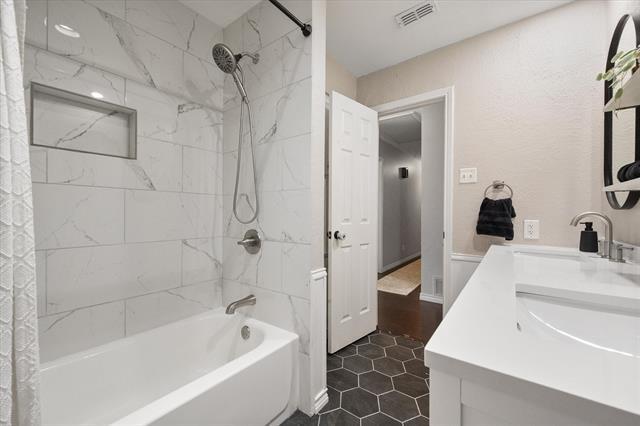 Building Photo - 1415 Moss Rose Cir