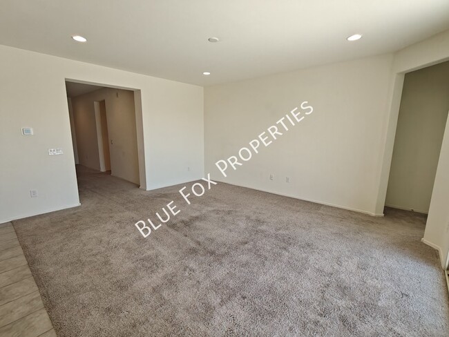 Building Photo - 5525 W Lazy Farm Dr