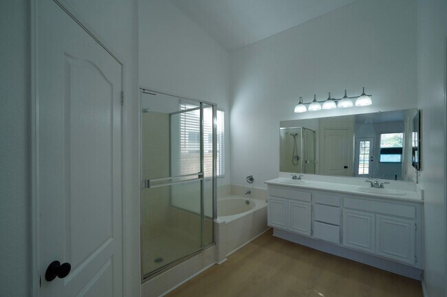 Building Photo - Beautiful 3 Bed / 2 Bath Moreno Valley Home with Garage