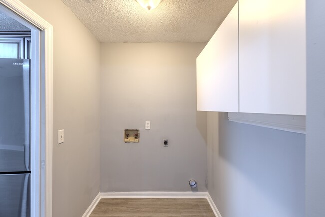 Building Photo - 203 Monroe Ave