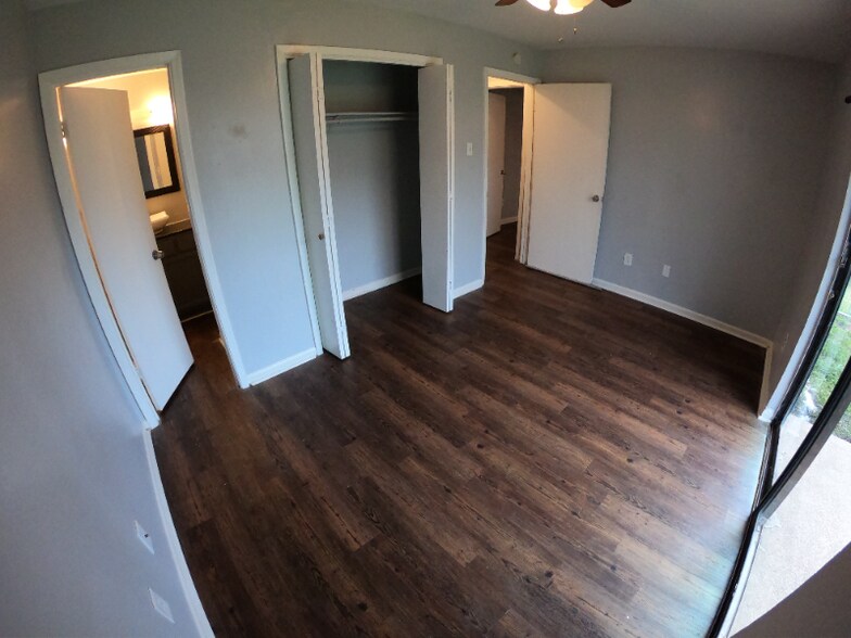 Building Photo - 402 Manuel Dr