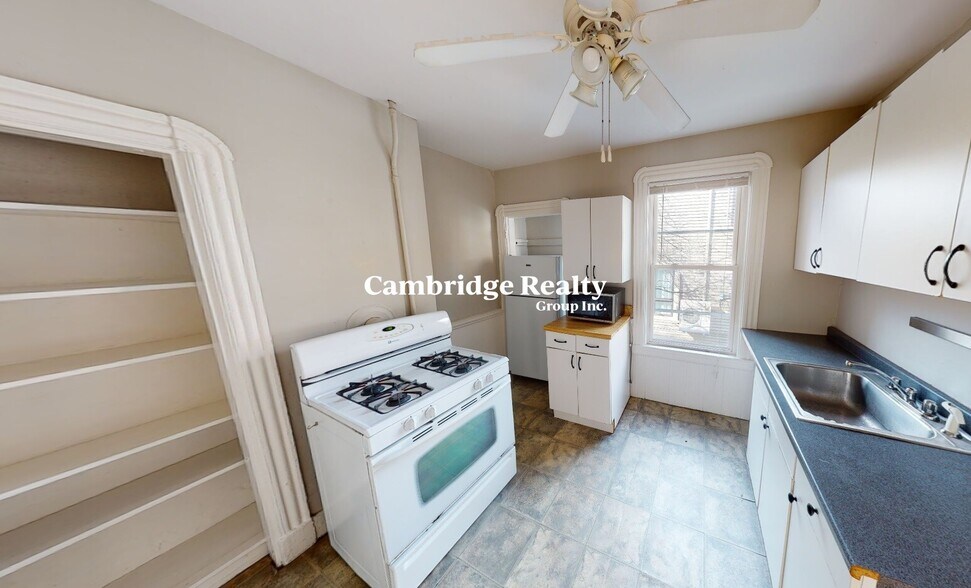 Primary Photo - 562 Green St