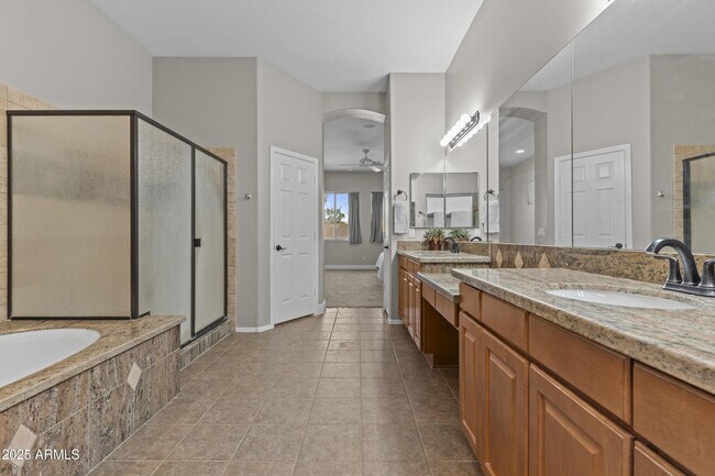 Building Photo - 9733 W Hedge Hog Pl