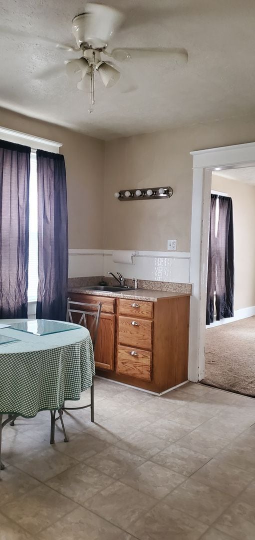 Building Photo - 1147 W 22nd St