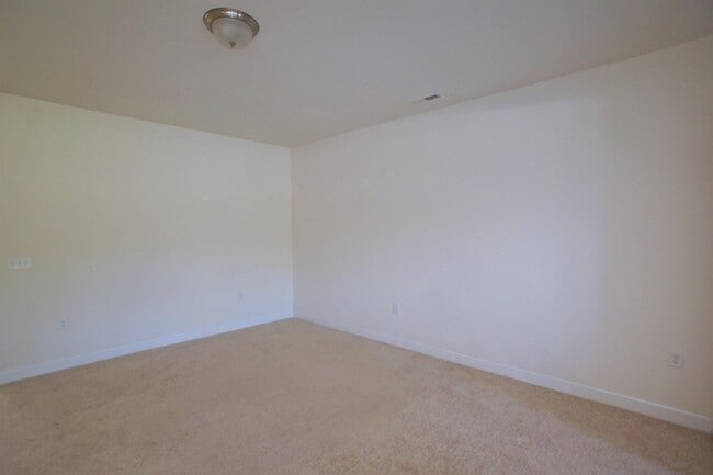 Building Photo - 135 Polaris Ave