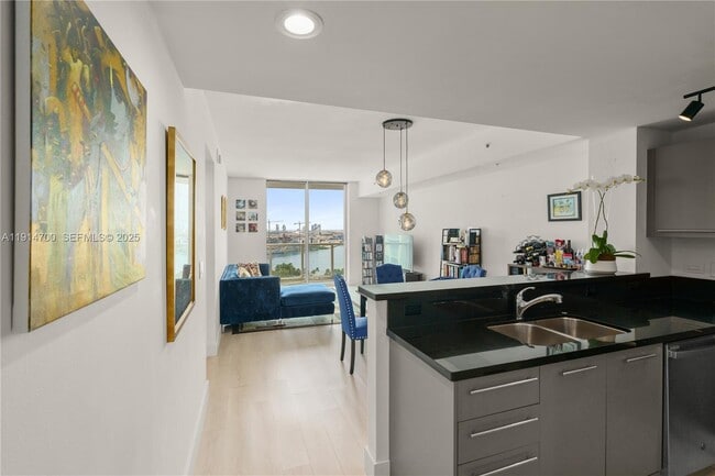 Building Photo - 253 NE 2nd St