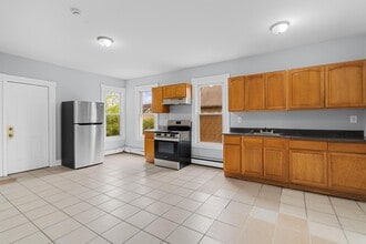 Building Photo - 354 Poplar St