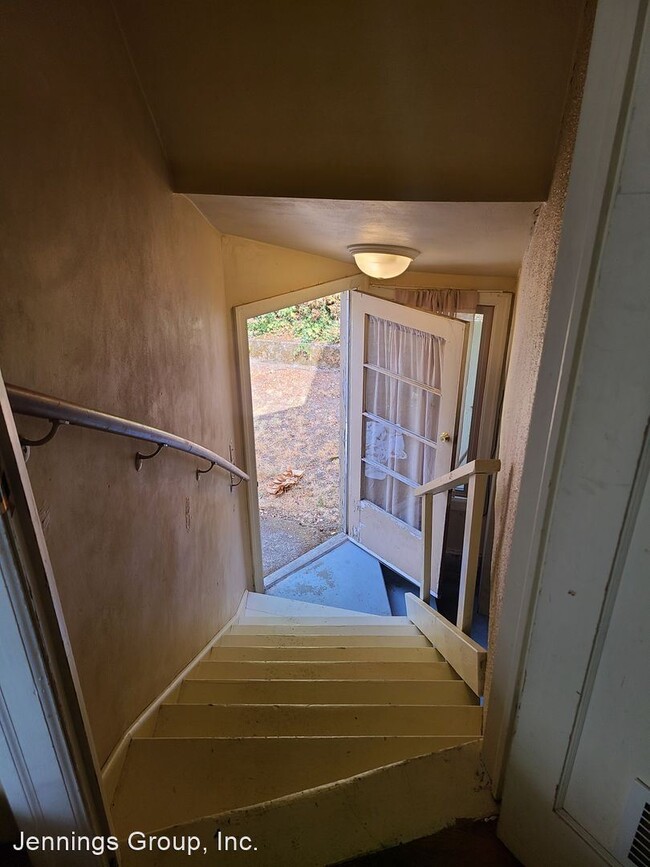 Building Photo - 5 br, 2 bath House - 1638 Orchard Street