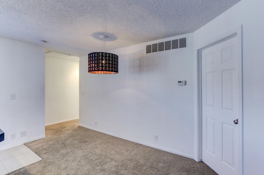 Building Photo - 2 Acoma St