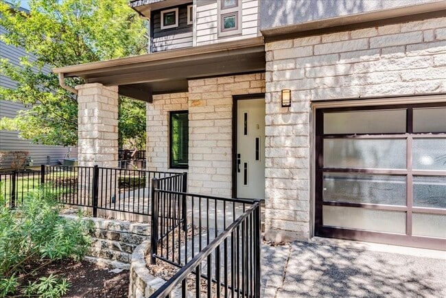 Building Photo - 2807 Del Curto Rd