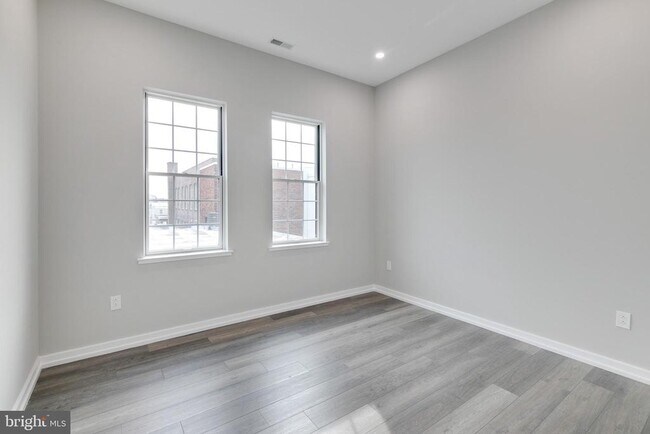Building Photo - 752 S 16th St