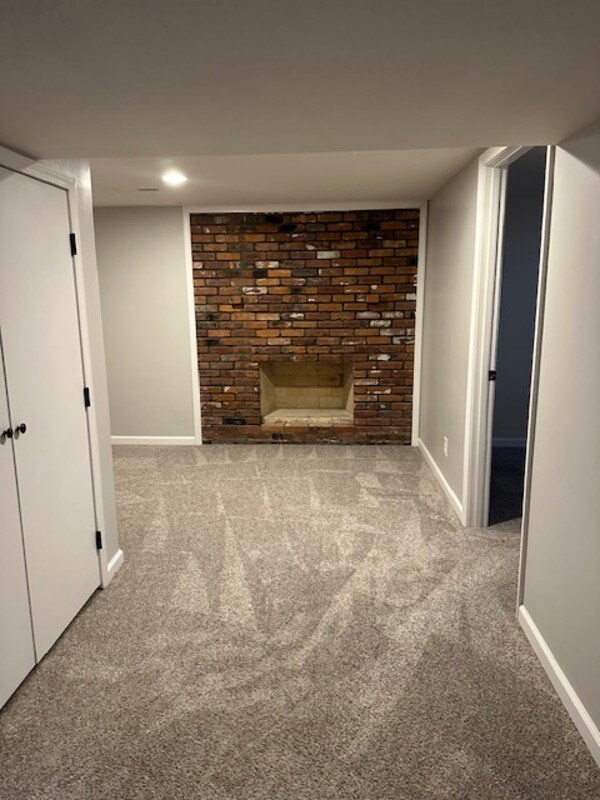 Building Photo - 305 SE 2 St