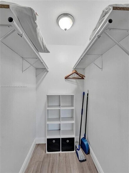 Building Photo - 2500 NE 19th St