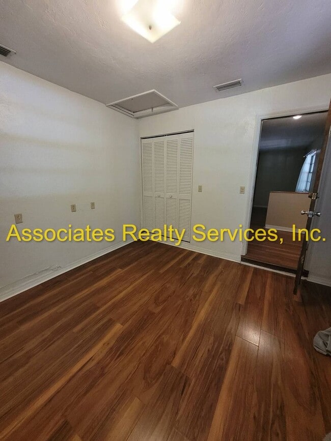 Building Photo - MOVE IN SPEACIAL! Cute Home In Deer Run, 3...