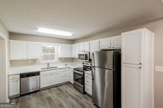 Building Photo - 15 Cedar Creek Dr