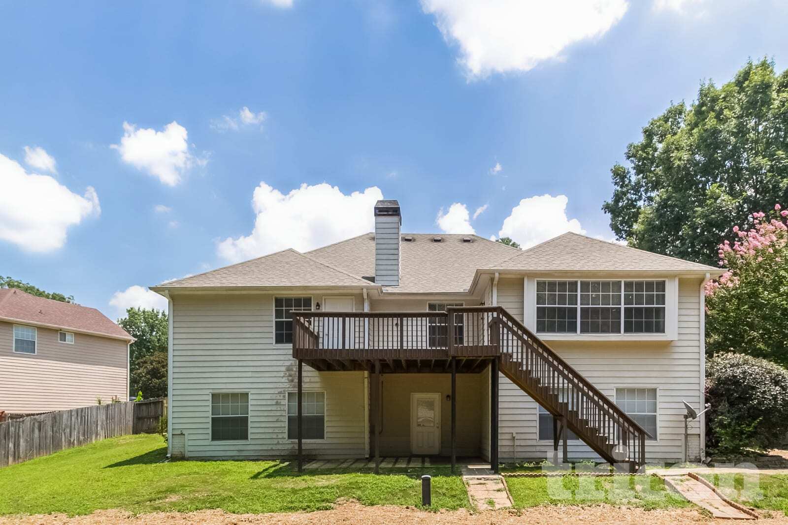 Building Photo - 305 Emerald Trce