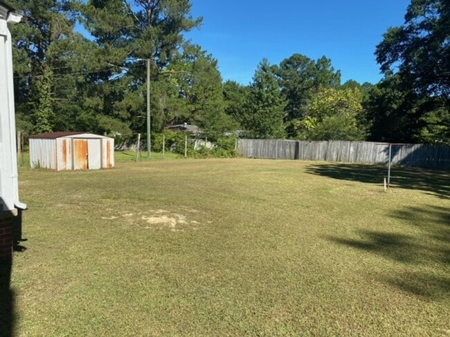 Building Photo - 3 Bedroom Brick Home With Hardwood Floors