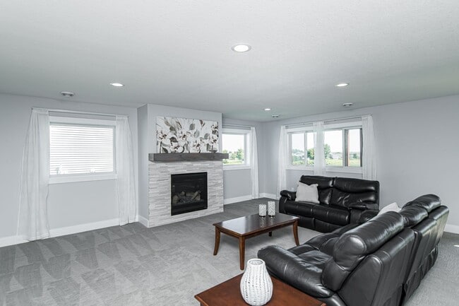 Building Photo - Gorgeous, spacious home on beautiful count...