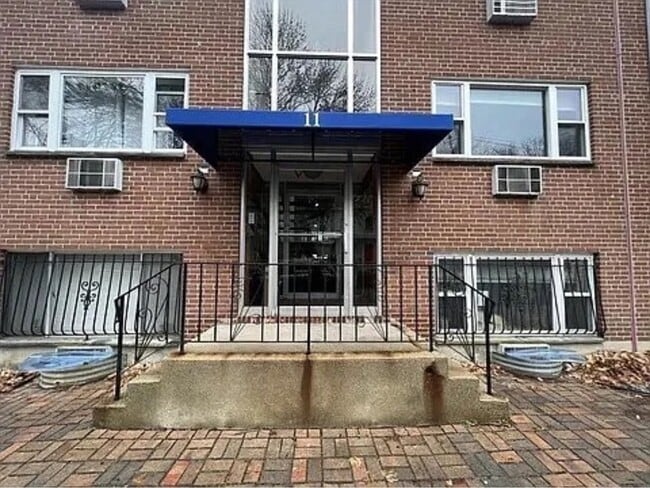 Building Photo - 11 Cogswell Ave