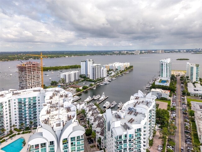 Building Photo - 7914 Harbor Island Dr