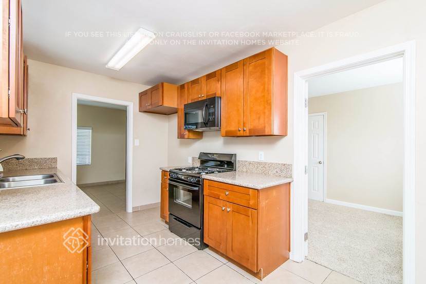 Building Photo - 219 E 46th St