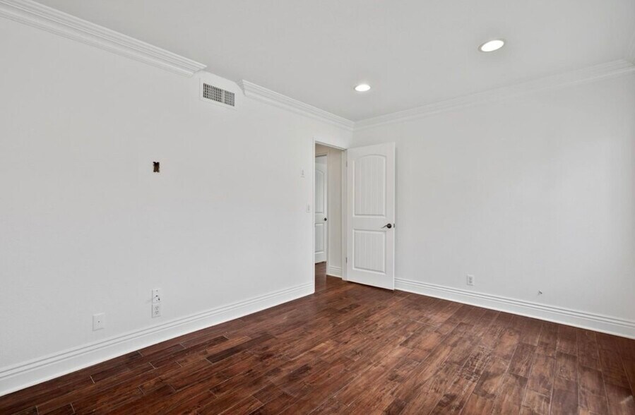 Building Photo - 5954 Wilkinson Ave