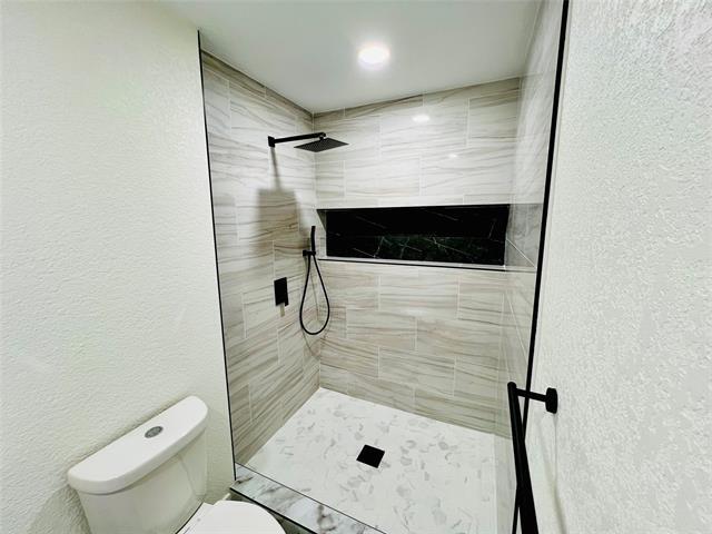Building Photo - 11220 Visalia Dr