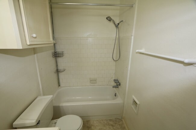 Building Photo - 5339 Lincoln Town Dr