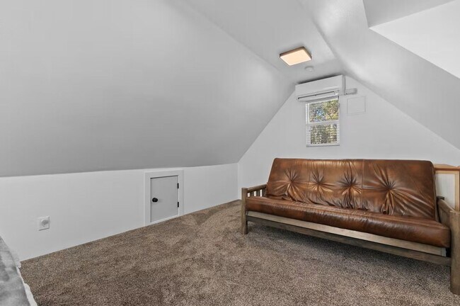 Building Photo - 23012 Strauch Dr