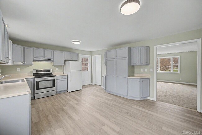 Building Photo - 2585 State Rte 55