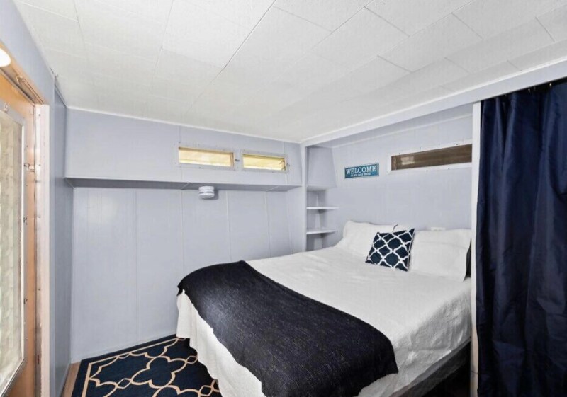 Building Photo - 7811 Hillside Dr