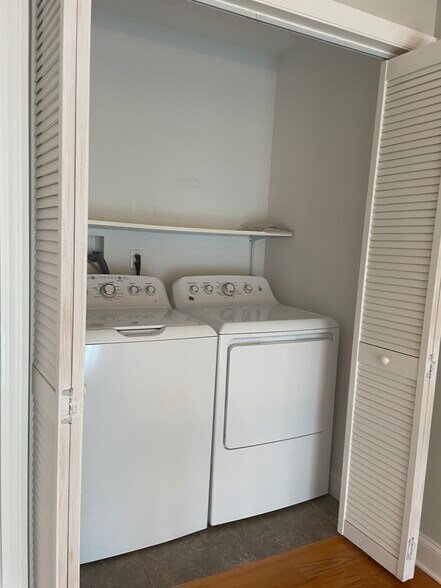 Building Photo - 234 Greenwood Ave