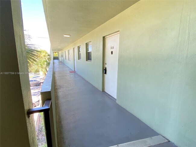 Building Photo - 1638 Embassy Dr