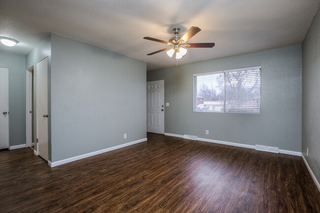 Building Photo - 514 NE Corder St