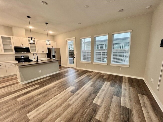 Building Photo - 6712 Parker Oaks Ln