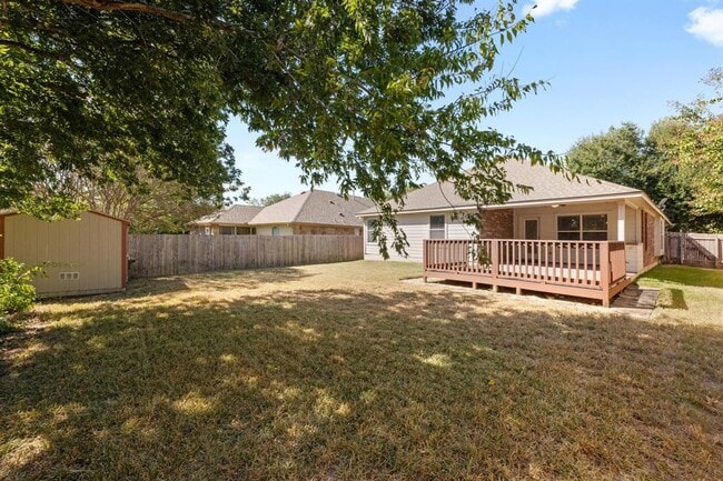 Building Photo - 10409 Yellowstone Dr