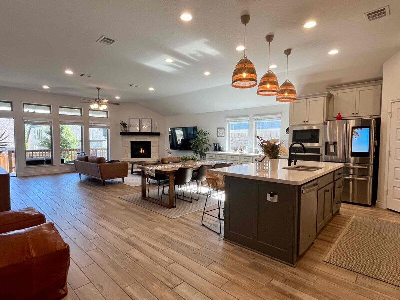 Building Photo - 2126 Thayer Cv