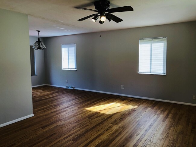 Building Photo - 4244 E Stephens Dr