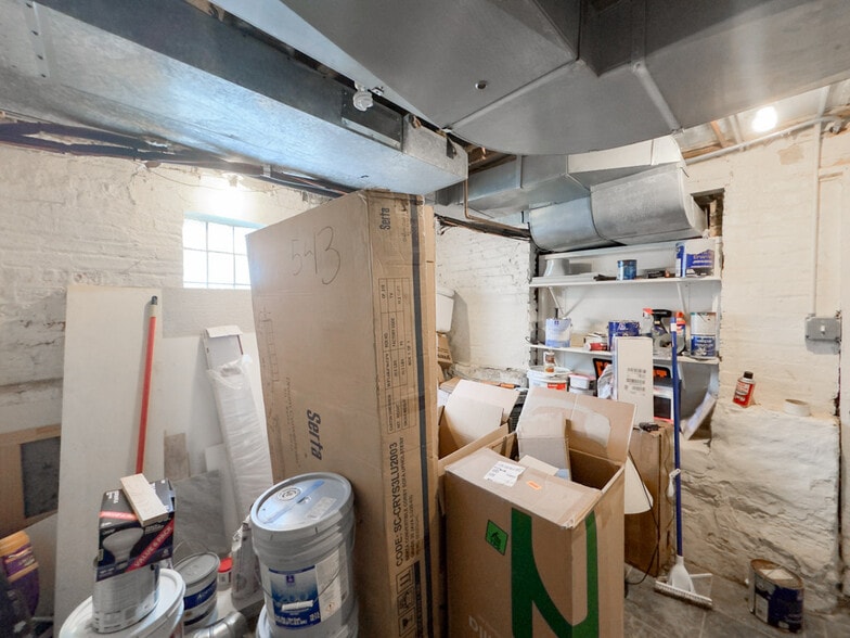 Building Photo - 2046 W Iowa St