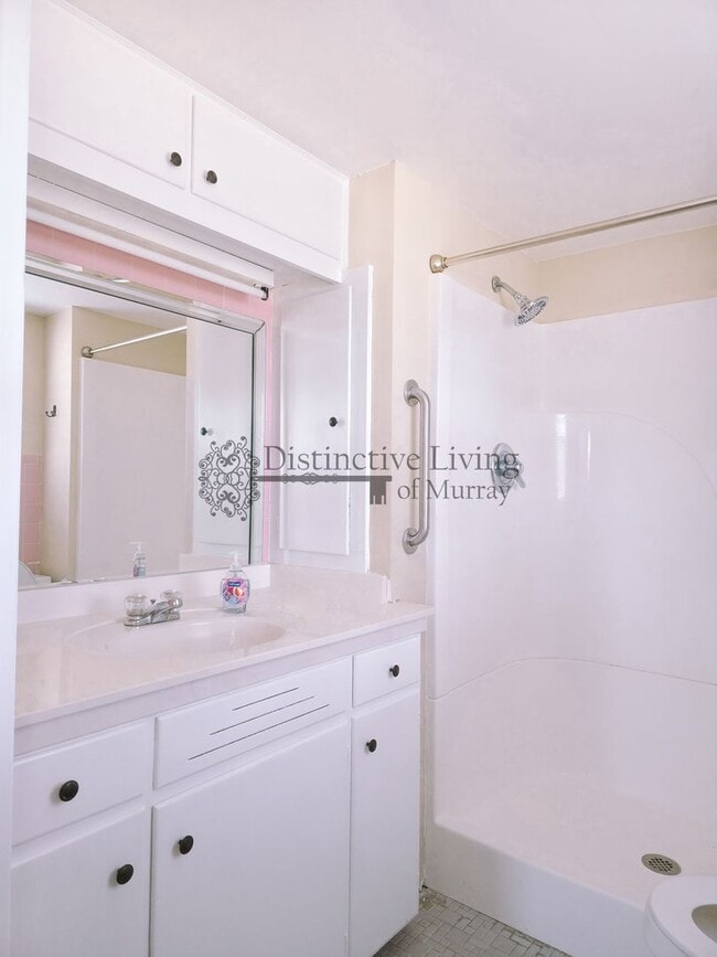 Building Photo - Attention Front Porch Sittin' Lovers- 2 bed 1 bath house in the country in Hazel