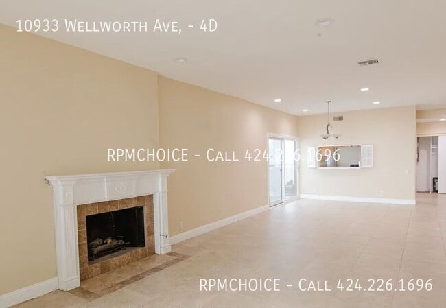 Building Photo - 10933 Wellworth Ave